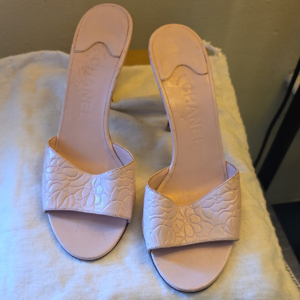 CHANEL Light Pink Floral Heels